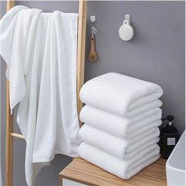 বড় সাদা স্নান তোয়ালে